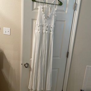 Lulu’s White Maxi Dres